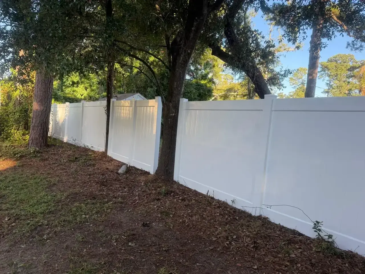 White vinyl privacy fence