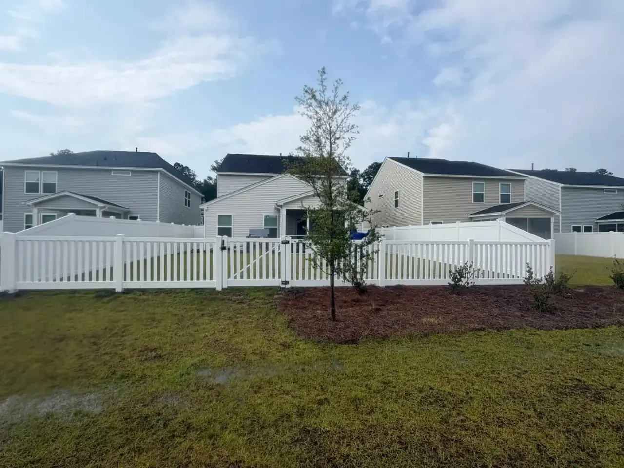 White vinyl flat-top picket fence